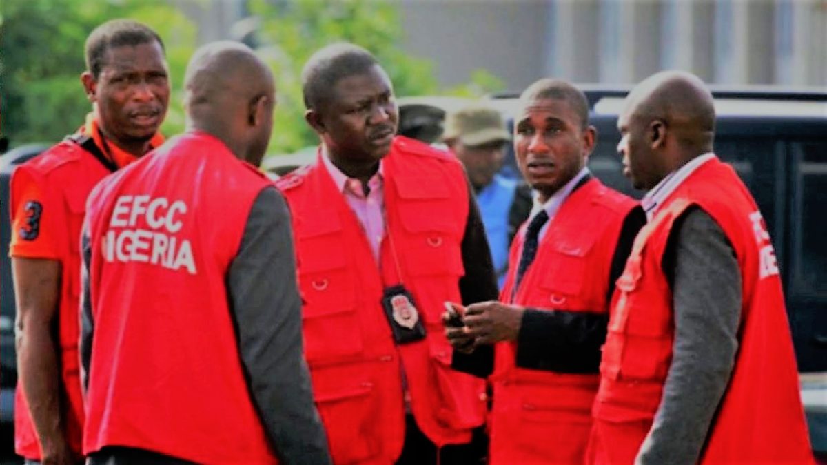 TWO LECTURERS , 28 Others ARRESTED FOR INTERNET FRAUD IN Kwara state.